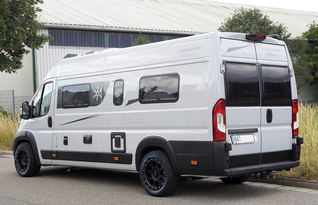 Komplettradsatz Klassik_B 18x8.5 | Loder AT1 255/55R18