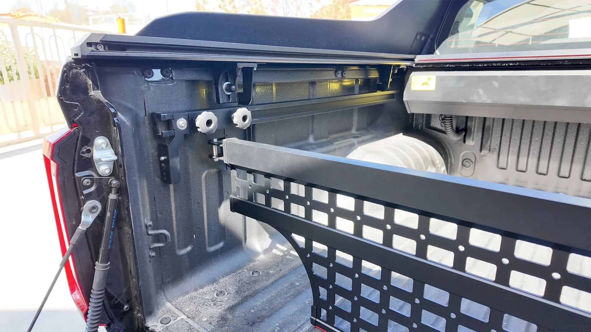 Tessera Roll+ Laderaumabdeckung "Basic" für Maxus T60 MAX PLUS 2025+ D/C mit OEM rollbar Double Cab TESS 14451 ROLL black matt