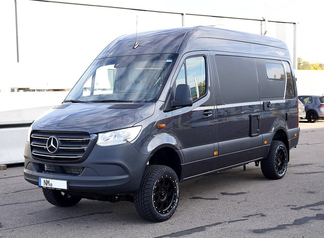 Komplettradsatz Klassik_B 18x8.5 | Loder AT1 255/55R18