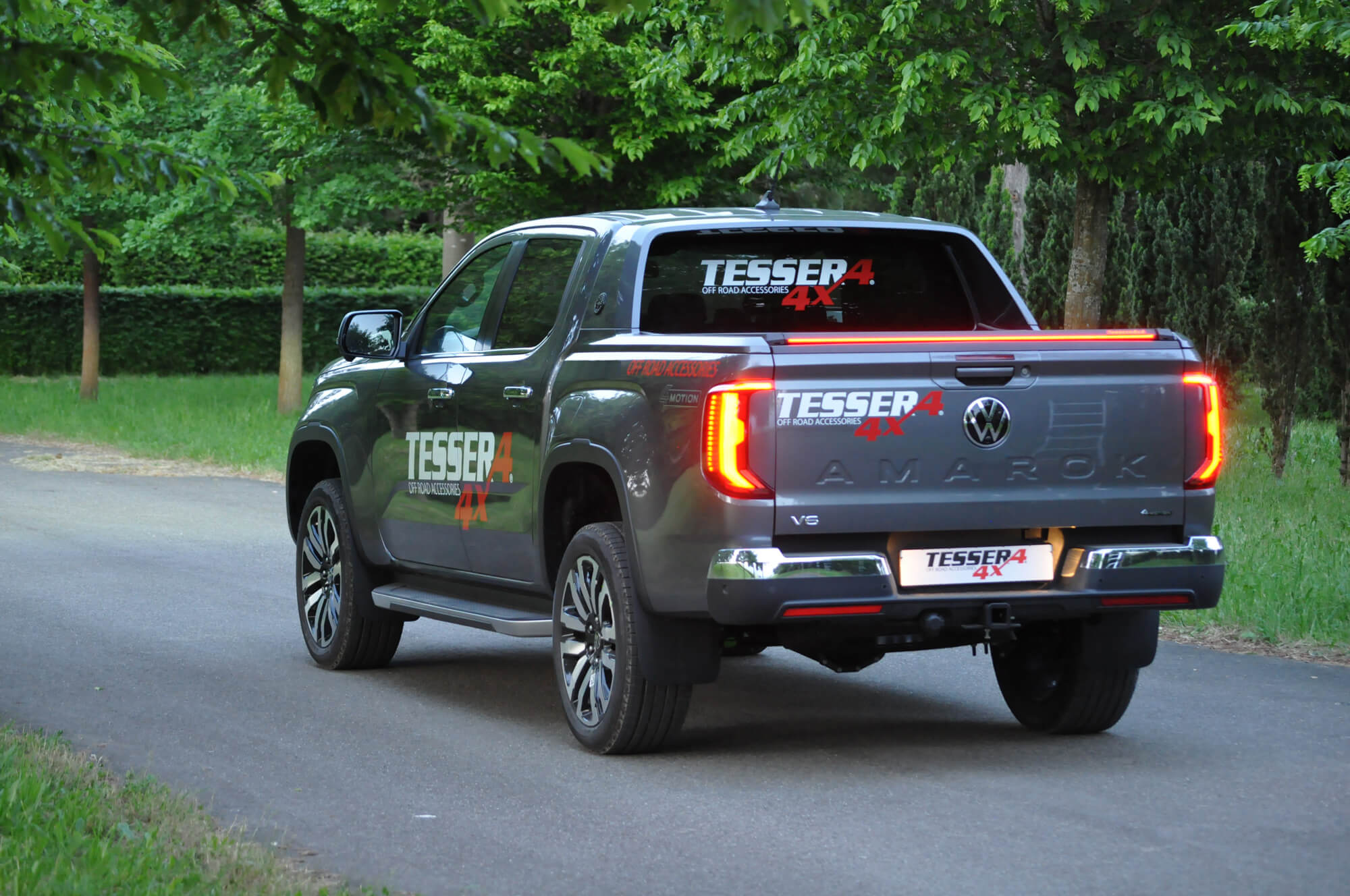 Tessera Roll+ Laderaumabdeckung "Basic" für Volkswagen Amarok Aventura 2023+ D/C Double Cab TESS 14180 ROLL black matt