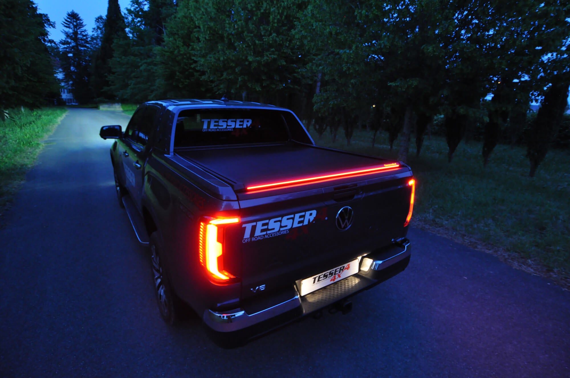 Tessera Roll+ Laderaumabdeckung "Basic" für Volkswagen Amarok Aventura 2023+ D/C Double Cab TESS 14180 ROLL black matt