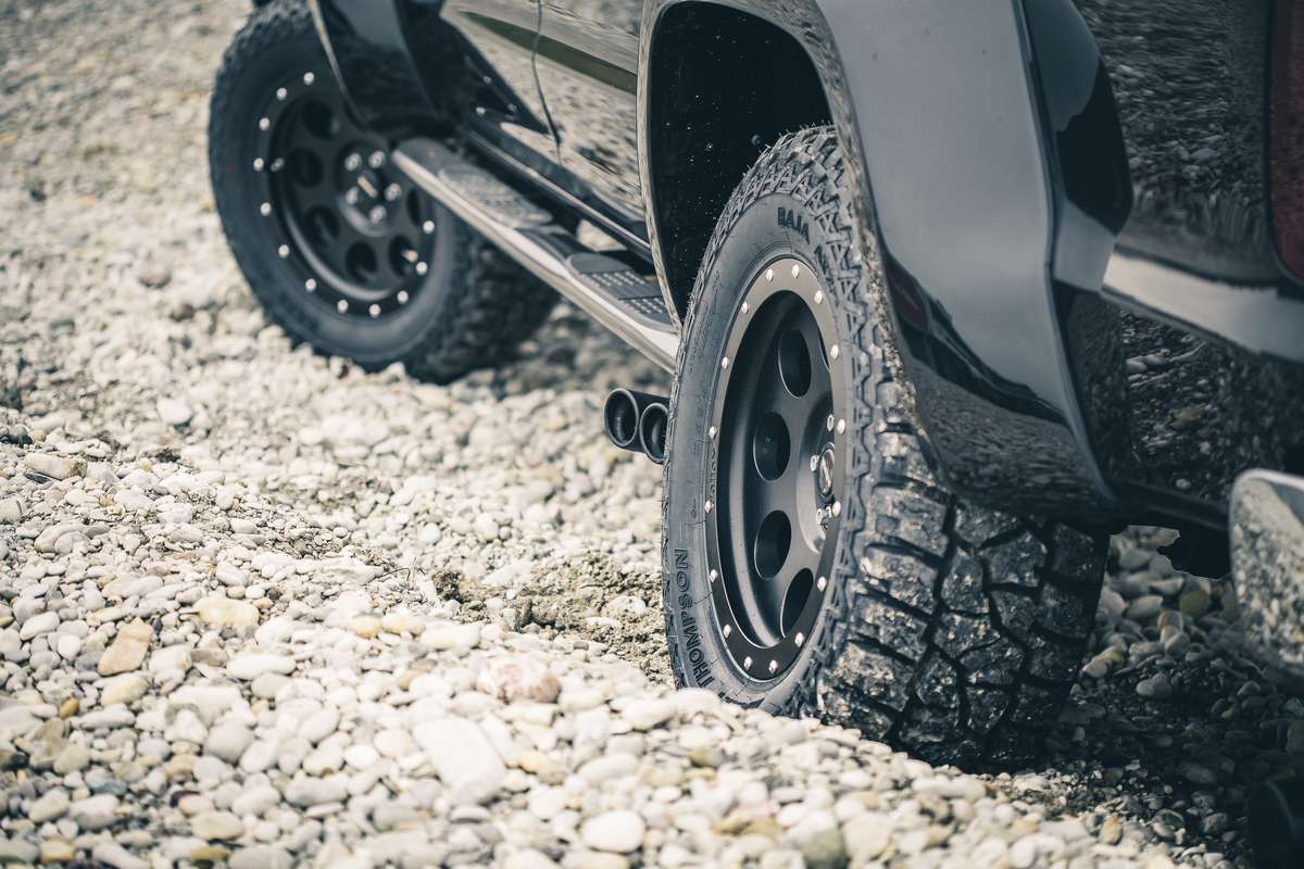 Side bar oval black