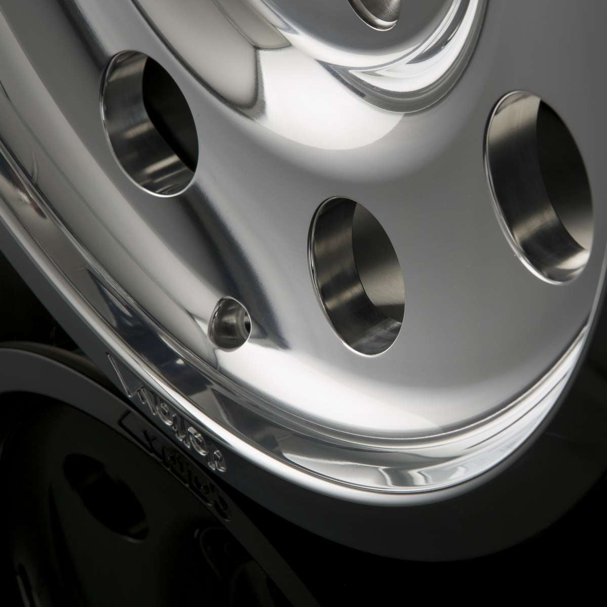 Alurad LegacyForged Polished Color:Silver Natural (without clear coat)|Offset:30|Inch size:18