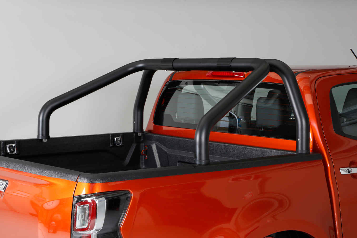 Sports Bar Isuzu D-Max black
