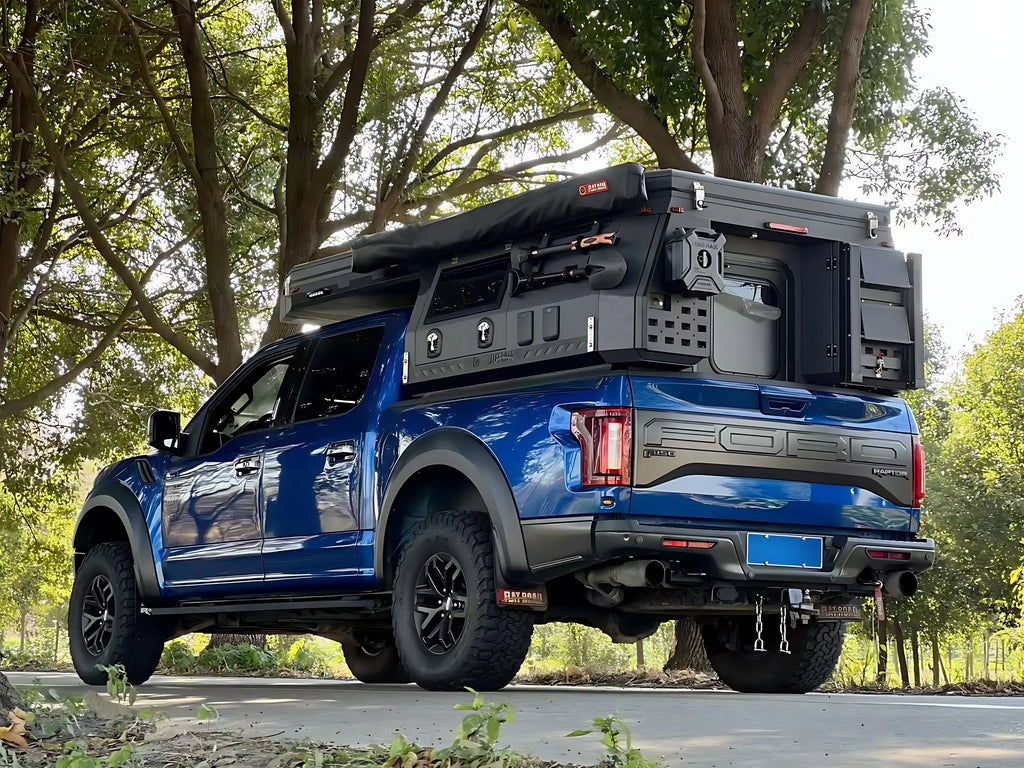 WildPORT FLAT ROAD Pickup Camper auf Ford F-150 im Gelände